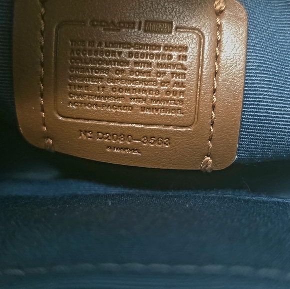 Coach X Marvel Crossbody /bum Bag Marvel Spiderman - Picture 3 of 3